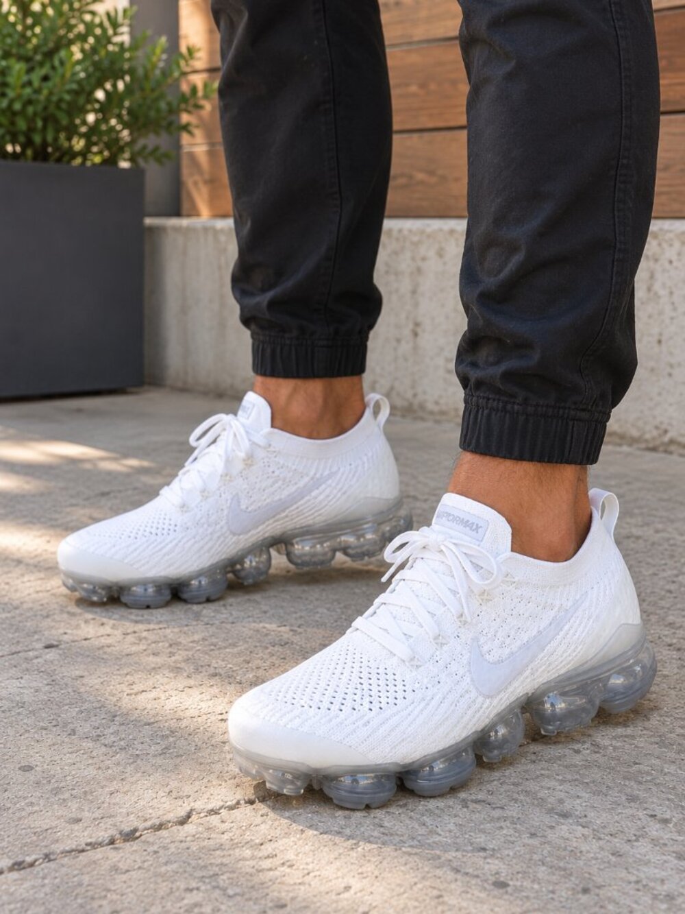 NWOT Nike Air VaporMax Flyknit 3 White Unisex Men’s 7 Women’s 8.5 AJ6900-102